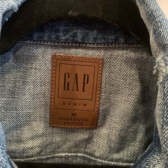 NWT distressed Gap Denim Jacket - Picture 3 of 4